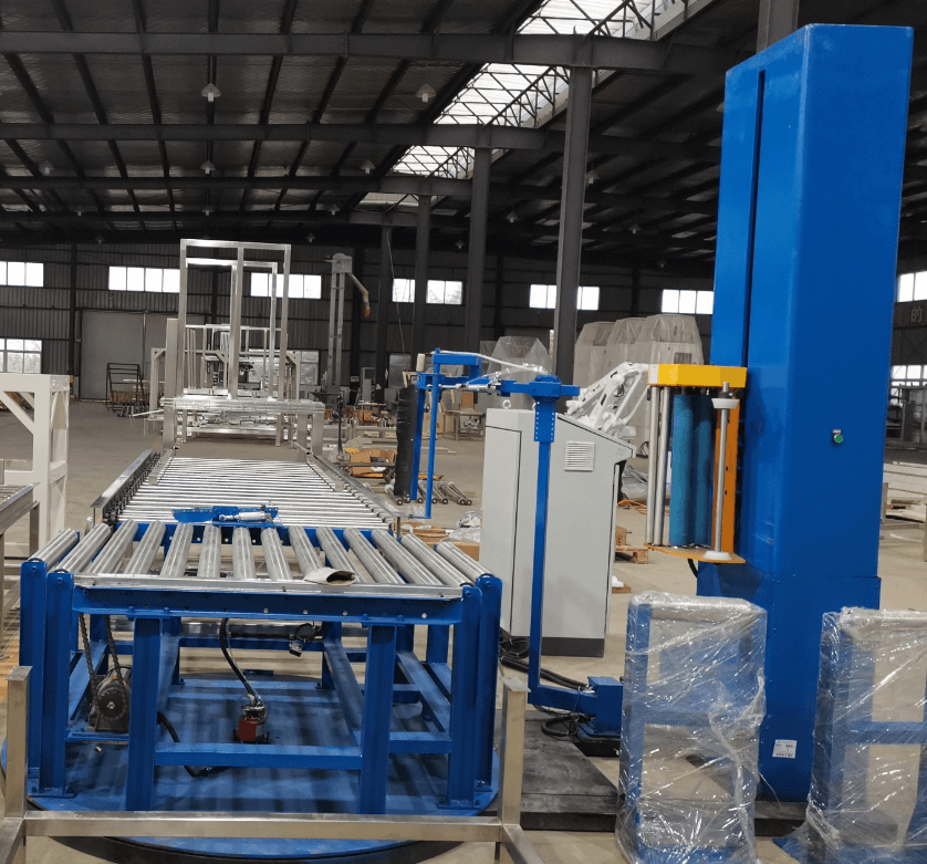 Automatic wrapping machine for palletizing