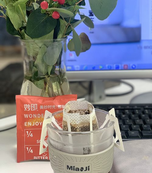 drink-drip-coffee-in-office